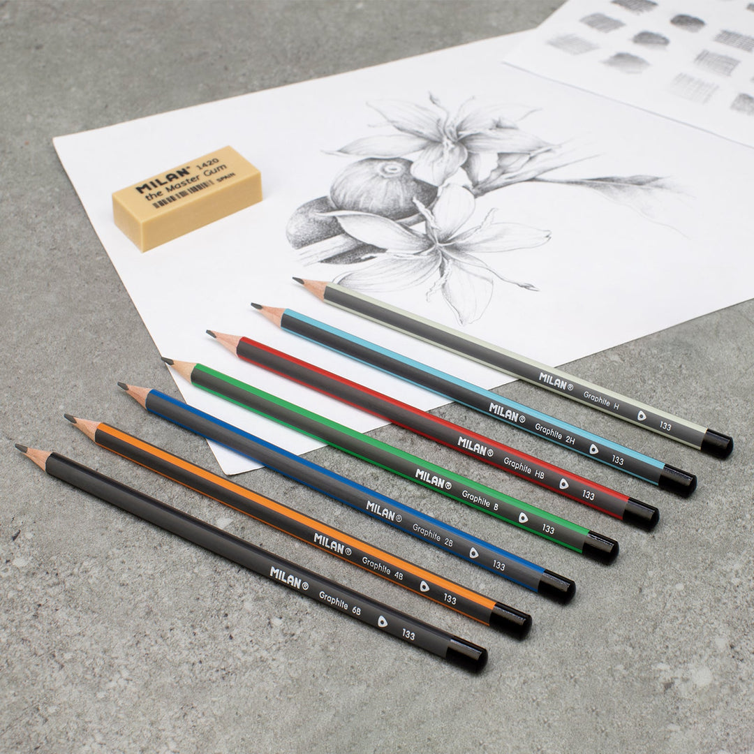 MILAN Art - Caja Metalica con 7 Lápices de Grafito 2 Gomas Especiales y 1 Sacapuntas