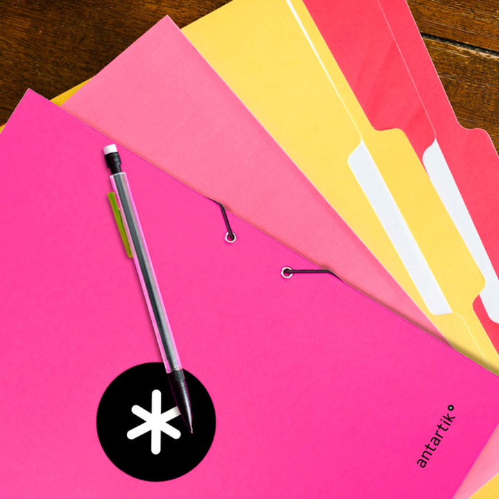 ANTARTIK - Carpeta Escolar A4 con 3 Solapas y Cierre de Goma. Fucsia